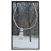 Winterschneeszene der Nachbarin Kleine Geschenktüte (Rückseite)