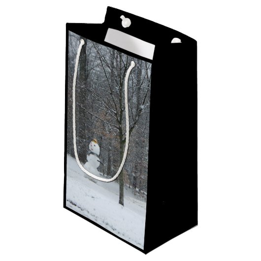 Winterschneeszene der Nachbarin Kleine Geschenktüte (Vorderseite Schrägansicht)