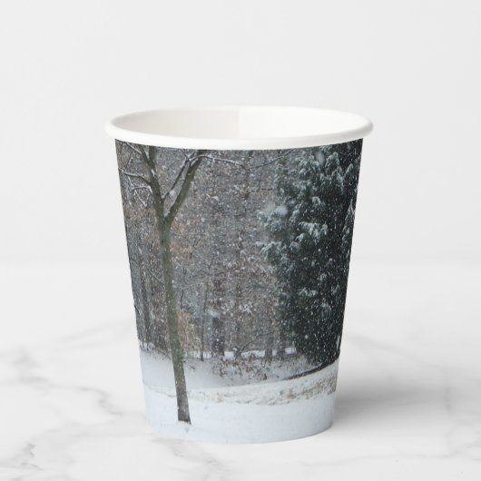 Winterschneeszene der Nachbarin Pappbecher (Links)