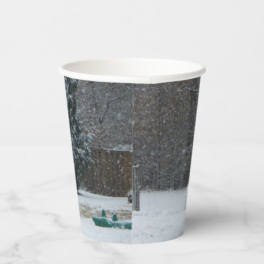 Winterschneeszene der Nachbarin Pappbecher (Rechts)