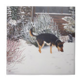 Winterschneeszene mit niedlichem schwarzem und tan fliese (Vorderseite)