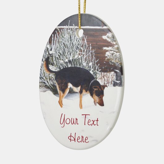 Winterschneeszene mit niedlichem schwarzem und tan keramik ornament (Links)