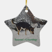 Winterschneeszene mit niedlichem schwarzem und tan keramik ornament (Hinten)