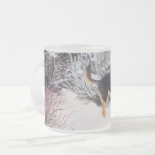 Winterschneewelt mit niedlichem Schwarz und Bräunl Mattglastasse (Vorderseite Links)