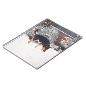 Winterschneewelt mit niedlichem Schwarz und Bräunl Notizblock (Linke Seite)