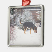 Winterschneewelt mit niedlichem Schwarz und Bräunl Ornament Aus Metall (Links)