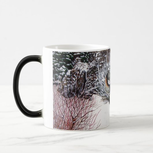 Winterschneewelt mit niedlichem Schwarz und Bräunl Verwandlungstasse (Links)