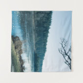 Wintersee und Wald Ruhe 1 Wandteppich (Vorderseite (Horizontal))