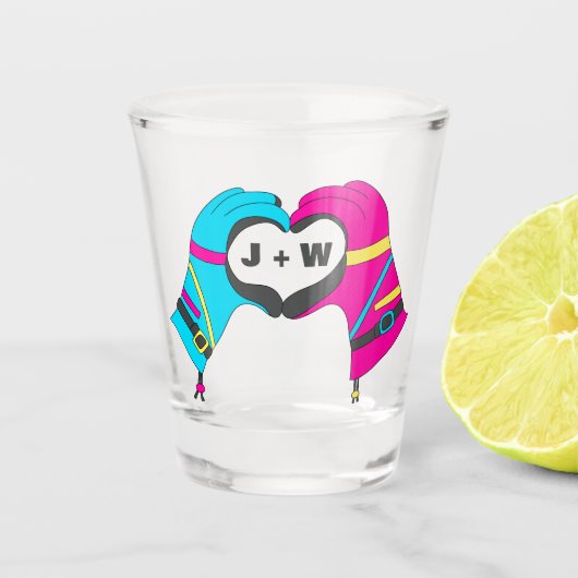 Winterski-Handschuhe in Herz-Form-Initialen Schnapsglas (Vorderseite)