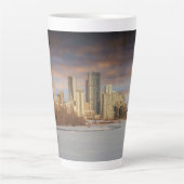 Wintersonnenszene an der Calgary Skyline Milchtasse (Vorderseite)