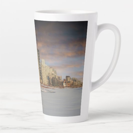 Wintersonnenszene an der Calgary Skyline Milchtasse (Rechts)
