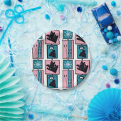 Winterspass. Ski und Accessoires an einem schneebe Pappteller (Party)