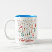 Winterurlaub Weihnachts-Magie Individuelle Name Zweifarbige Tasse (Links)