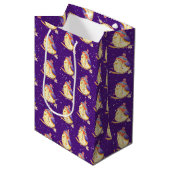Wintervogel auf Lila Mittlere Geschenktüte (Vorderseite Schrägansicht)