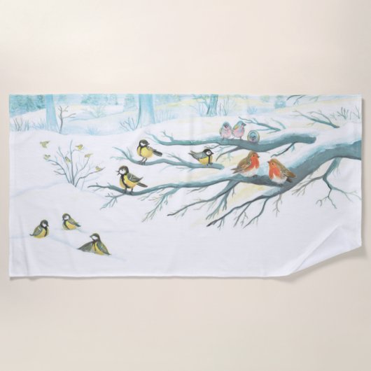 Wintervögel in einem verschneiten Wald Strandtuch (Vorderseite)