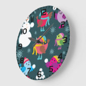 Wintervögel mit Schnee spielen mit Schneemann Große Wanduhr (Winkel)