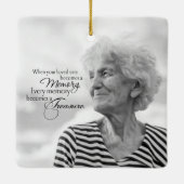 Winterwald in Erinnerung Mama Foto Weihnachten Keramikornament (Rückseite)