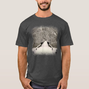 Winterwald mit Schnee T-Shirt