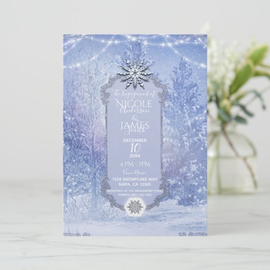 Winterwald Pine Trees Schneeflocken Verlobung Einladung (Stehend Vorderseite)