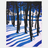 Winterwaldschatten - Blaue Minimalnatur Fleecedecke (Vorderseite)