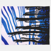 Winterwaldschatten - Blaue Minimalnatur Fleecedecke (Vorderseite (Horizontal))