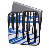 Winterwaldschatten - Blaue Minimalnatur Laptopschutzhülle (Vorderseite Links)
