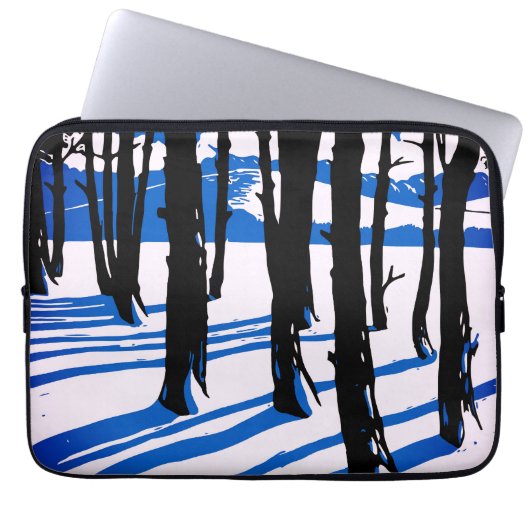 Winterwaldschatten - Blaue Minimalnatur Laptopschutzhülle (Vorderseite)