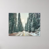 Winterweg durch den Wald Leinwanddruck (Vorderseite)