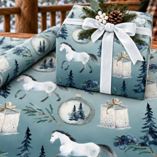 Winterweiße Pferde Blaue Waldbäume & Berries Geschenkpapier