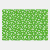 Winterweiße Schneeflocken auf Rot und Grün Geschenkpapier Set (Vorderseite 2)