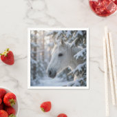 Winterweißes Pferd im schneebedeckten Kiefernbaum Serviette (Beispiel)