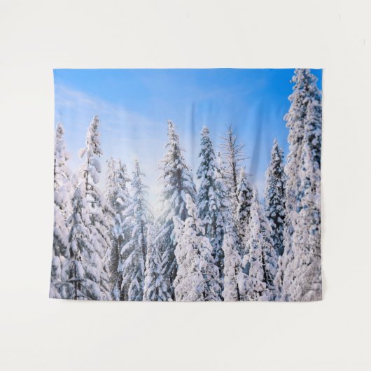 Winterwunder Pinienbäume im Schnee Wandteppich (Vorderseite (Horizontal))