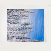 Winterwunder Pinienbäume im Schnee Wandteppich (Vorderseite (Horizontal))