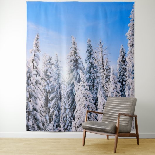 Winterwunder Pinienbäume im Schnee Wandteppich (Beispiel)
