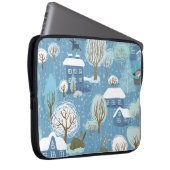 Winterwunderland: Landschaftliches Muster Laptopschutzhülle (Vorne Rechts)