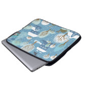 Winterwunderland: Landschaftliches Muster Laptopschutzhülle (Vorne Knopf)