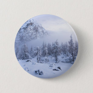 Winterwunderland, Nebel, Fichtenwald und Berge Button