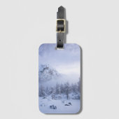 Winterwunderland, Nebel, Fichtenwald und Berge Gepäckanhänger (Vorderseite Vertikal)