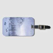 Winterwunderland, Nebel, Fichtenwald und Berge Gepäckanhänger (Vorderseite (Horizontal))