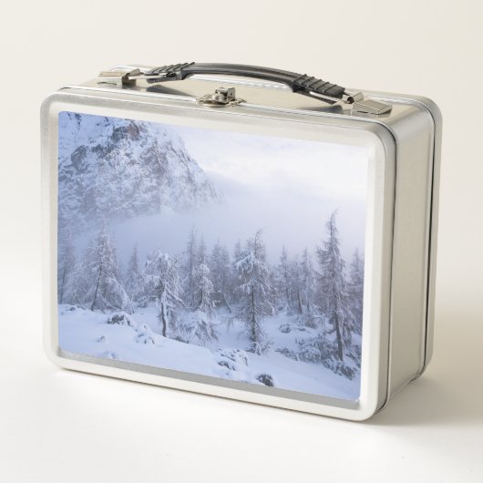 Winterwunderland, Nebel, Fichtenwald und Berge Metall Brotdose (Vorderseite)