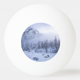 Winterwunderland, Nebel, Fichtenwald und Berge Tischtennisball