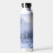 Winterwunderland, Nebel, Fichtenwald und Berge Trinkflasche (Links)