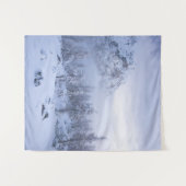 Winterwunderland, Nebel, Fichtenwald und Berge Wandteppich (Vorderseite (Horizontal))