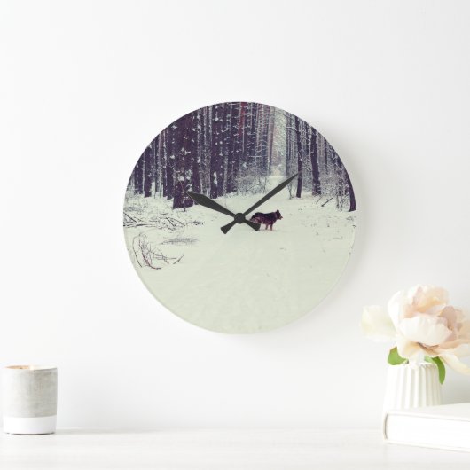 Winterwunderland: Schneewald Große Wanduhr (Zuhause)
