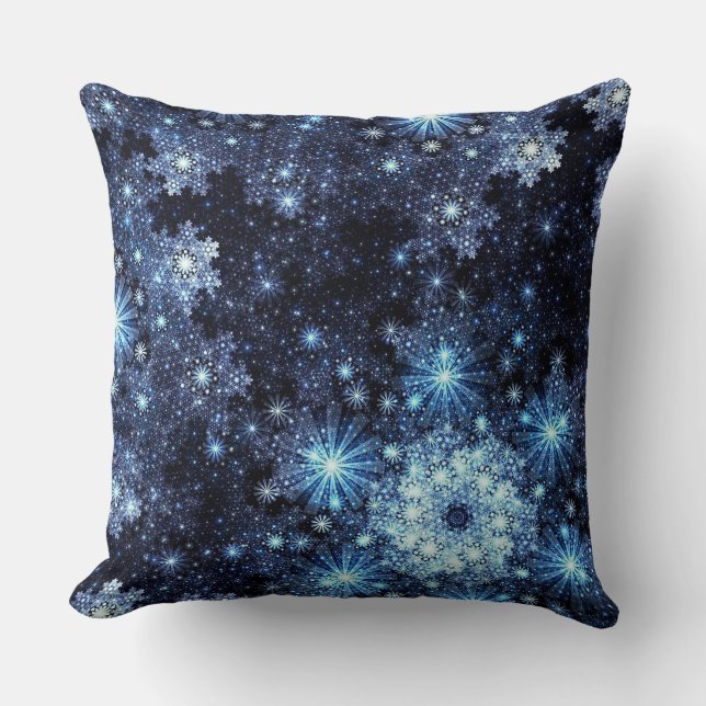 Wintery Blue Snowflake Pattern Throw Kissen (Vorderseite)