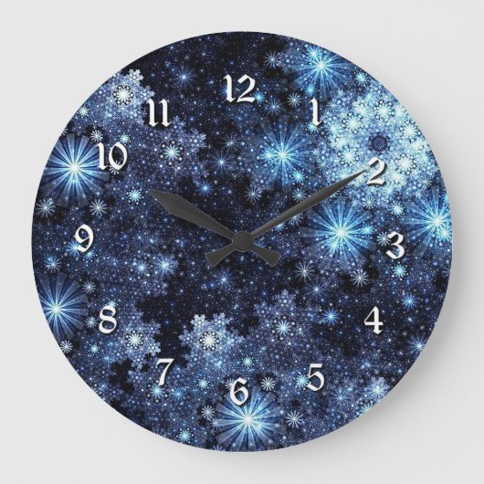 Wintery Blue Snowflake Pattern Wall Clock Große Wanduhr (Vorderseite)