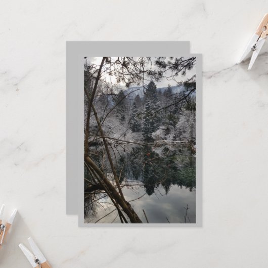 „Winterzauber – Einladung mit verschneitem See (Vorderseite/Rückseite Beispiel)