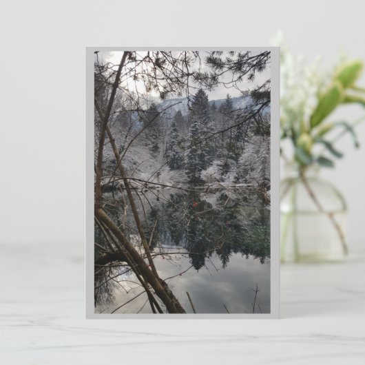 „Winterzauber – Einladung mit verschneitem See (Stehend Vorderseite)