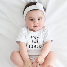 Winzig aber laut lustig verspielt süßes Baby