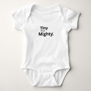 „Winzig aber Stark.“ Stärkung des minimalistischen Baby Strampler
